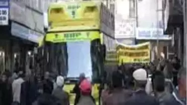 Van'da 'Bilinmeyen Bir Dil' Protesto Edildi