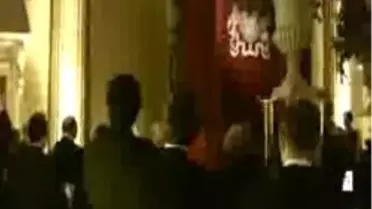 Gül'e Ödülünü İngiltere Kraliçesi Verdi