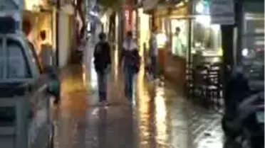 1 Saatlik Yağmur Bodrum'u Felç Etti