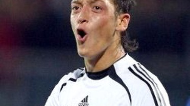 Mesut Özil'e 'Bambi Uyum Ödülü'