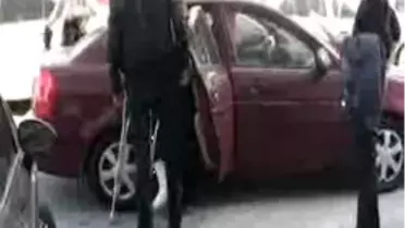 Eşiyle Tartışan Polis Silahına Sarıldı