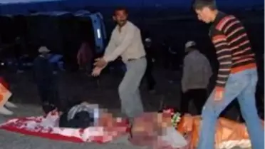 Devrilen Yolcu Otobüsü: 5 Ölü