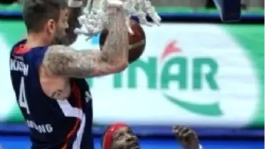 Pınar Karşıyaka, Namağlup Liderliğini Sürdürdü