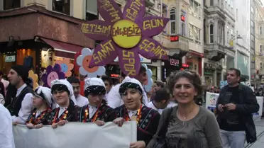 Istanbullu Ozurluler Taksim'den Yuruyuse Gecti...