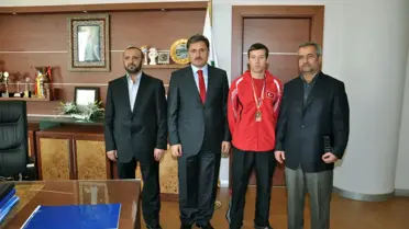 Malatyahay Derneği Başkanı Ve Yöneticileri Başkan Çakır’ı Ziyaret Etti
