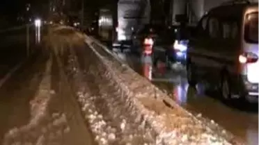 Yolda Kalanlara Kızılay Yetişti