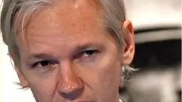 Assange'ın Annesi Memnun