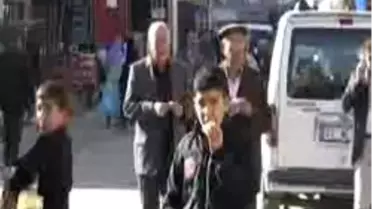 Cizre'de Pazarcı Esnafına Kürtçe Fiyat Etiketi Dağıtıldı