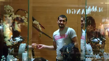 Ünlü Futbolcudan Eşine Sürpriz...