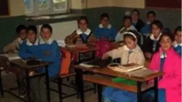 Üşüyoruz, Açız Yürüyoruz!