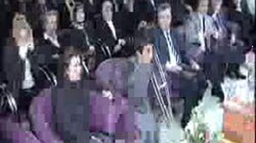 Bakan Çubukçu, Görme Engelli Çocuklarla Türkü Söyledi