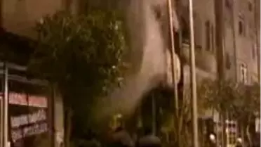 Mağazada Çıkan Yangın Paniğe Neden Oldu