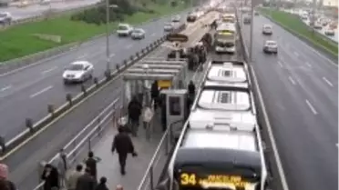 Metrobüs Yoluna Girdi Canından Oldu