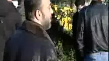 Eşi Mezar Yeri Baktı