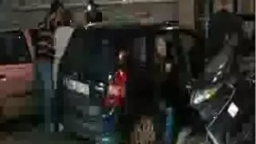 Foster'ın Annesi Kızının Evine Geldi