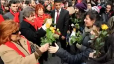 Sevgililer Günü Beyoğlu’nda Aşk Şarkılarıyla Kutlandı