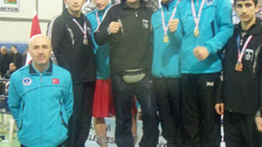 Kağıtsporlu Yumruklardan 8 Madalya
