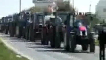 KKTC'li Hayvancılar Bakanı Traktör Ve Eşeklerle Protesto Etti