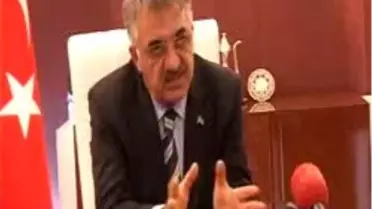 Bakan Bürokrasiden Yakındı