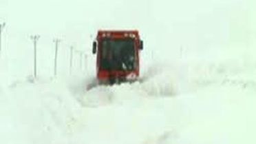 Düşük Yapan Kadını Almaya Giden Sağlık Ekibine Çığ Geçit Vermedi