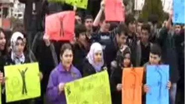Öğrencilerden Dershane Ücretlerine Protesto