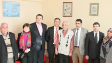 İlçe Protokolü Şehit Ailelerinin Yanında 
