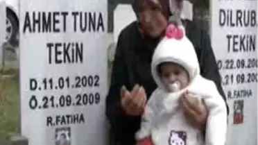 Acılı Anne Leyla Çocuklarının Mezarına Koştu