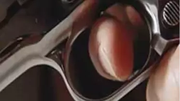 Kilise Önünde Silahla Ateş Açtı