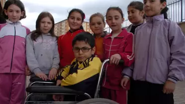 İnsan Hakları Kurulu İki Kardeşin Eğitim Yolundaki Engellerini Kaldırdı
