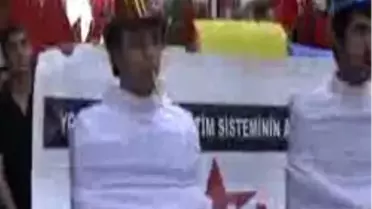 Mersin'de 'Deli Gömlekli' Protesto