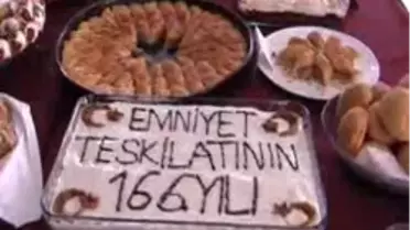 Polis Eşlerinden Tatlı Yarışması