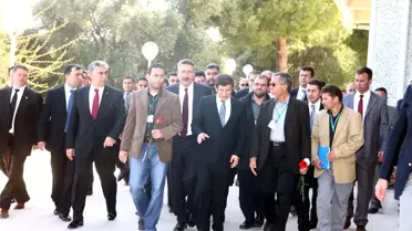 Davutoğlu: İzmir, Diplomatik Merkez Olacak