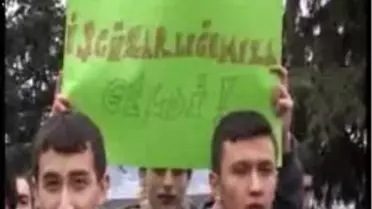 Liseli Öğrencilerden Atatürk Anıtına Siyah Çelenk