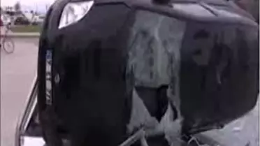 Havalanan Otomobil Durağa İndi