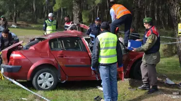 Otomobil ile Minibüs Çarpıştı: 1 Ölü, 12 Yaralı