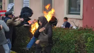 Herkesin Gözü Önünde...