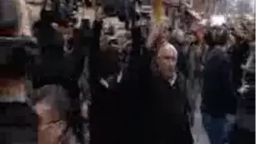 1'Veto' Yürüyüşünde Molotof ve Taş Yağmuru