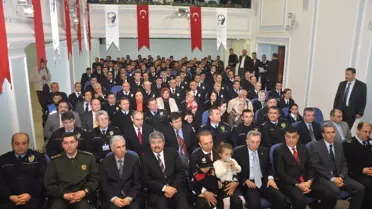 Polislere, 'başpolis' Rütbeleri Törenle Takıldı