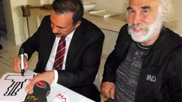 İnsanlık Anıtı'nı Yapan ve Yaptıran Birarada