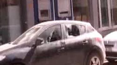 Şırnak'ta Banka Şubesini Taşladılar