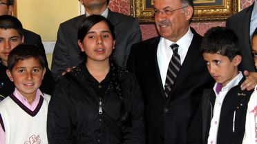 Hakkarili Öğrencilerden Kürtçe Şarkı