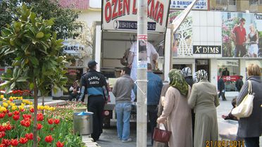 Manolya Meydanı’nda İzinsiz Lokma Dökümüne Ceza