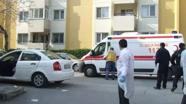 Eski Nişanlısının Evinin Önünde Falçata ile Boğazını Kesti