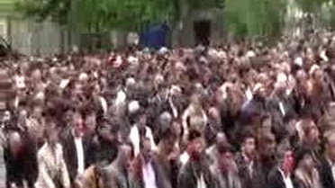 BDP'liler, Namaz Sonrası Cadde Ortasında Oturma Eylemi Yaptı
