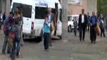 Cizre'de 3 Bin Kişi BDP Binası Önündeki Meydanda Namaz Kıldı