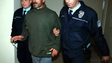 Eşini Öldürdü, 'Beni Aldattı' Dedi