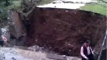 Kadirli'de Sel 4 Köprüyü Yıktı