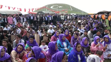 Aşiret Kızlarından Defile