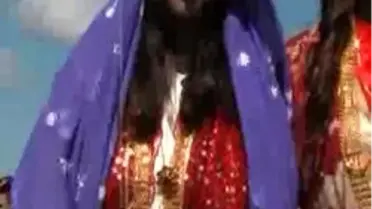 Aşiret Kızlarından Defile