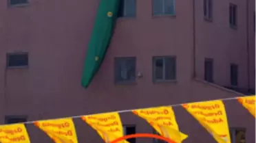 Belediye Binasına PKK Bayrağı Astılar